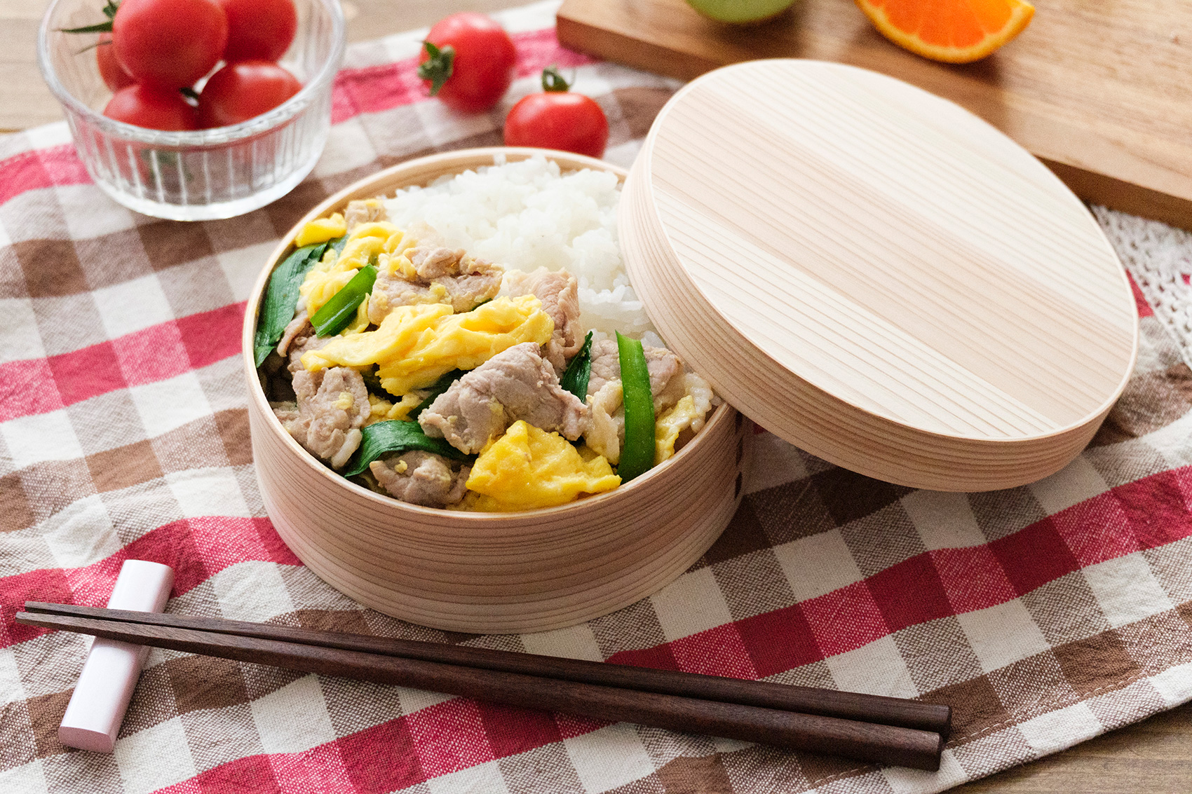 やみつきになるオイルの香りで食欲アップ!豚肉入りニラ玉炒め