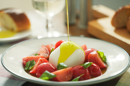 丸ごとモッツァレラのカプレーゼ