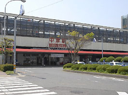JR日豊本線の中津駅。ここが、“からあげ”タウンの出発点です。