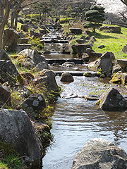 口和町竹地川沿いにあるほたる見公園。キャンプ、渓流釣りのほか、季節にはホタル観賞が楽しめます。