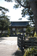 本荘公園は本荘藩2万石の居城跡。大正時代に史跡公園として整備されました。季節には桜まつりやツツジまつりで賑わいます。