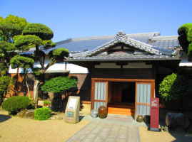 都城は後の南九州の覇者、島津家の発祥の地でもあります。都城島津邸ではその歴史を知ることができます。
